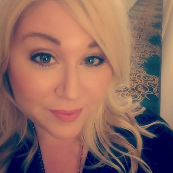 Meet your Posher, Lauren - Picture 1 of 1